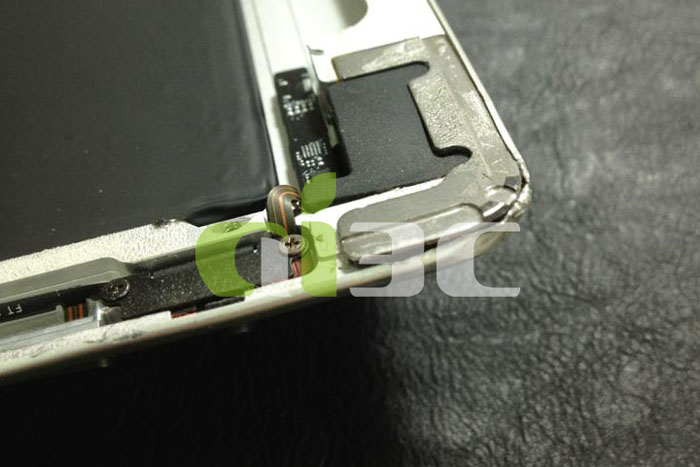 :iPad2 觸控螢幕破裂 金屬背蓋變形